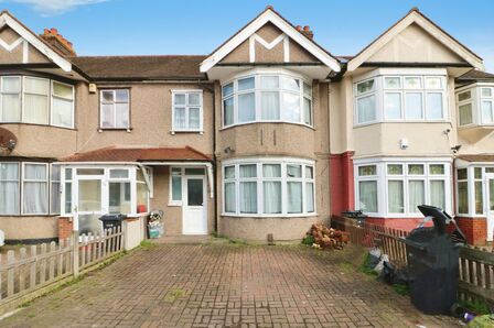 3 bedroom Mid Terrace House to rent