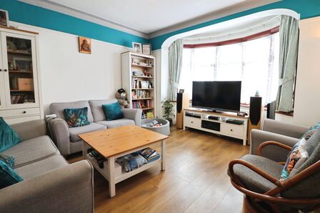 3 bedroom Mid Terrace House for sale