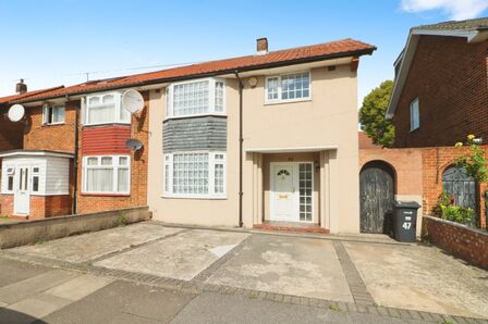 3 bedroom Semi Detached House to rent