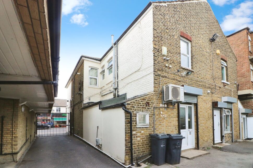 Main image of 2 bedroom Flat to rent, High Road, Romford, RM6