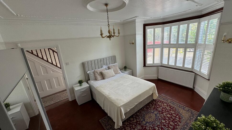 1 bedroom  Room to rent