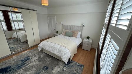 1 bedroom  Room to rent