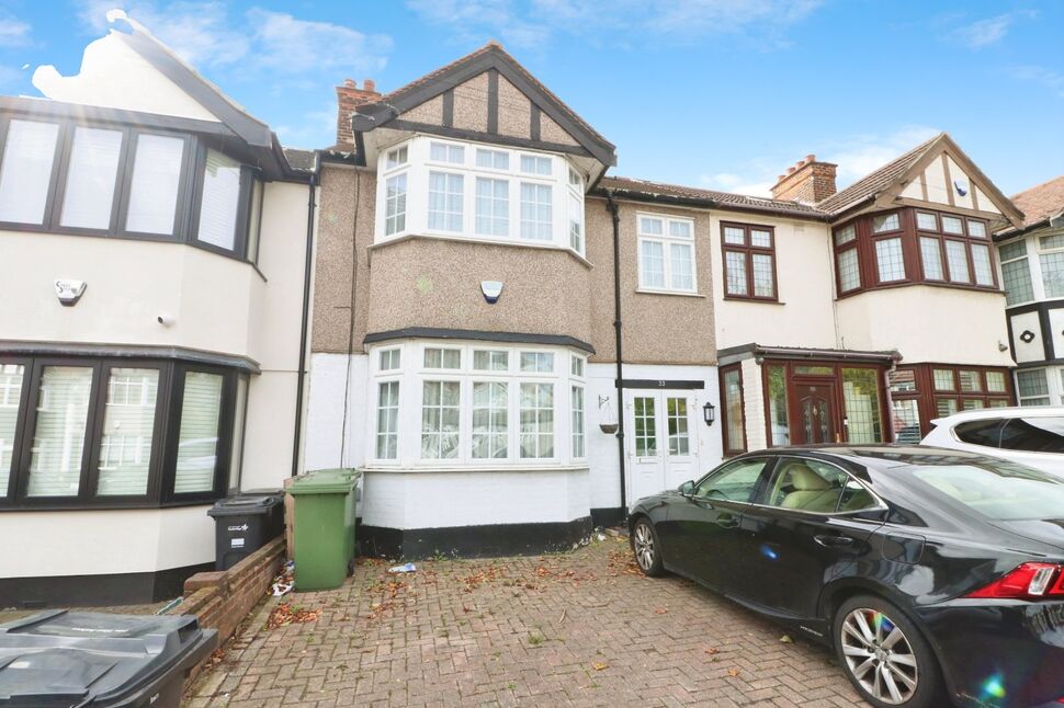 Main image of 4 bedroom Mid Terrace House to rent, Oakleafe Gardens, Ilford, IG6