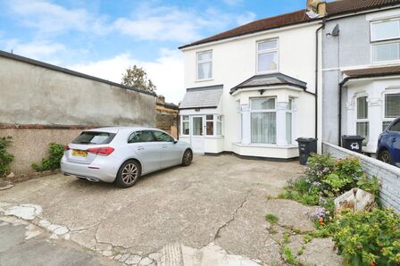5 bedroom End Terrace House for sale