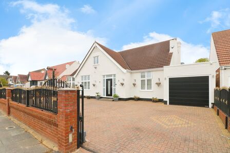 Egerton Gardens, 5 bedroom Detached Bungalow for sale, £2,000,000