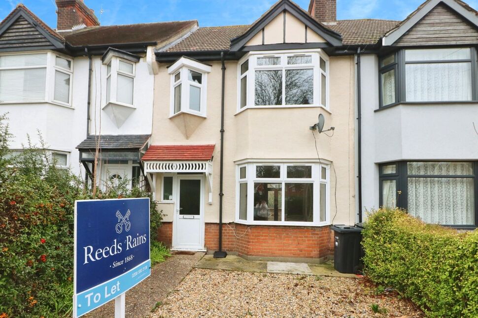 Main image of 3 bedroom Mid Terrace House to rent, Tomswood Hill, Ilford, IG6