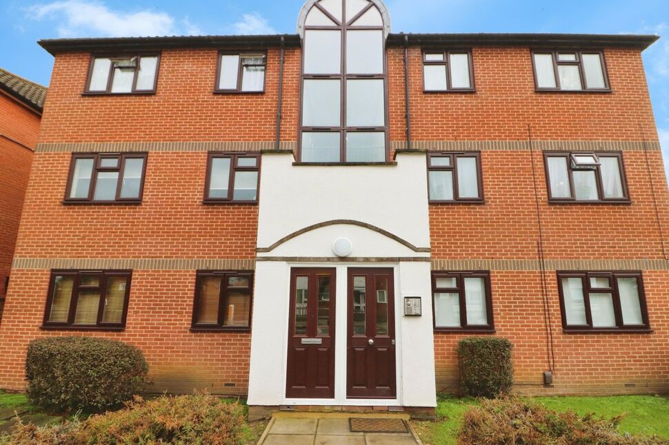 Main image of 2 bedroom Flat to rent, New North Road, Ilford, IG6