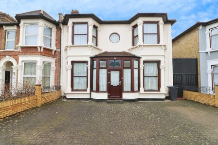 Elgin Road, 4 bedroom End Terrace House for sale, &pound;800,000