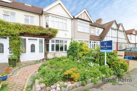 3 bedroom Mid Terrace House for sale