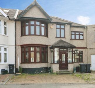 Chudleigh Crescent, 5 bedroom Mid Terrace House to rent, &pound;3,900 pcm