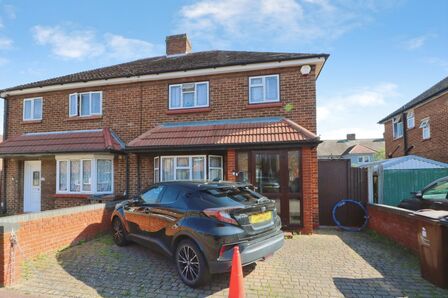 Ingleby Road, 3 bedroom Semi Detached House to rent, &pound;2,300 pcm