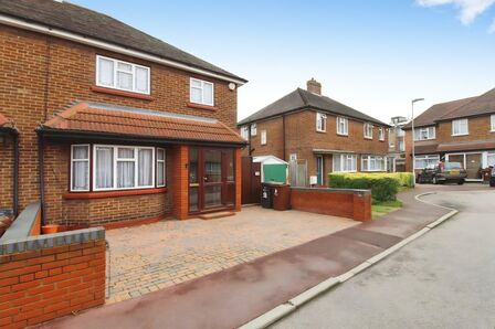 3 bedroom Semi Detached House to rent