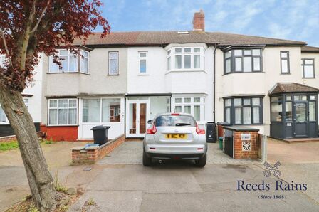 4 bedroom Mid Terrace House for sale