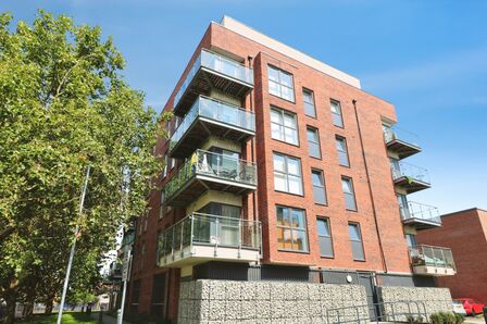 Chancellor Way, 2 bedroom Flat for sale, &pound;250,000