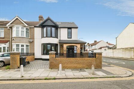 Breamore Road, 5 bedroom End Terrace House for sale, &pound;900,000