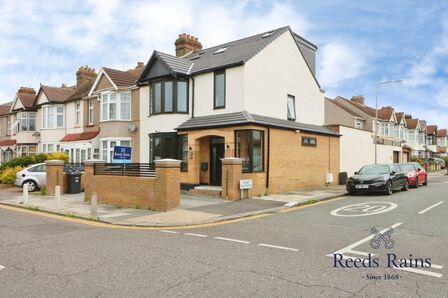 5 bedroom End Terrace House for sale