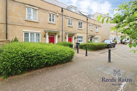 Monarch Way, 4 bedroom Mid Terrace House for sale, &pound;650,000