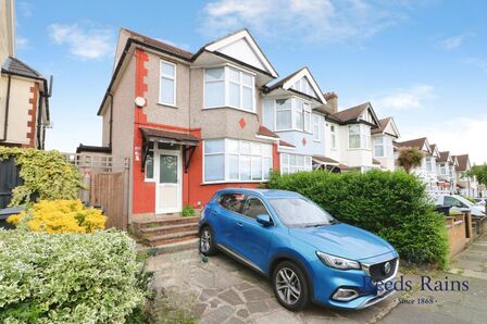 4 bedroom End Terrace House for sale