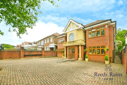 7 bedroom Detached House for sale