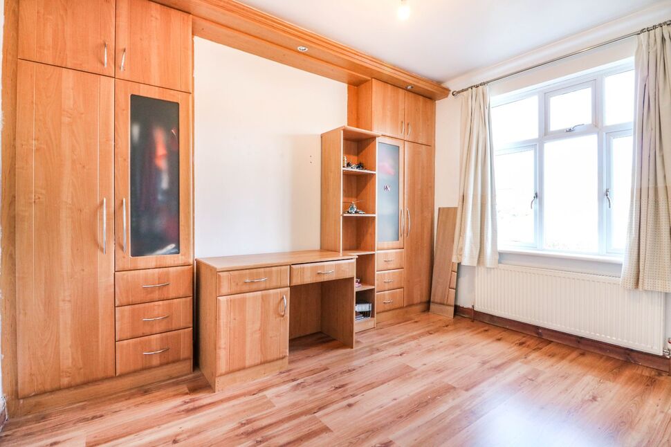 Main image of 1 bedroom Property to rent, Campbell Avenue, Ilford, IG6