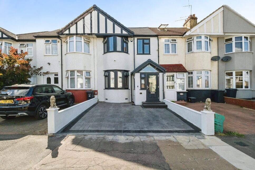 4 bedroom Mid Terrace House for sale
