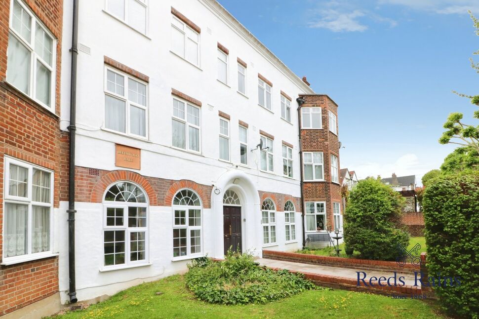 2 bedroom Flat for sale