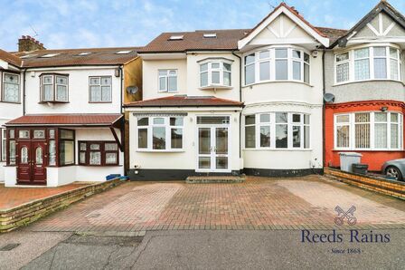 6 bedroom End Terrace House for sale