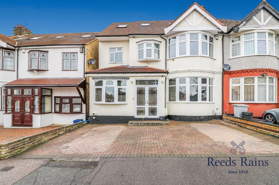 6 bedroom End Terrace House for sale