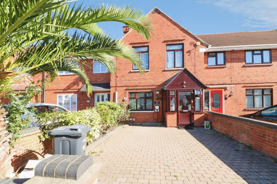 Main image of 4 bedroom House to rent, Tomswood Hill, Ilford, IG6