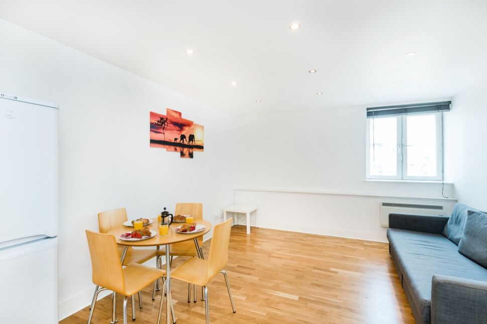 Reception / Open Plan Kitchen