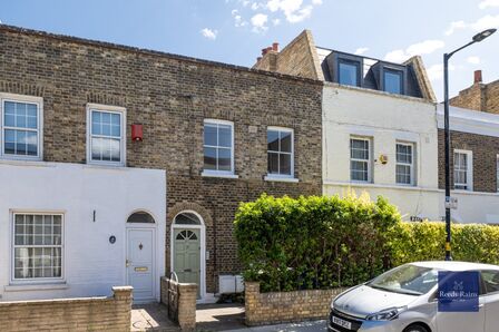 Mina Road, 2 bedroom Flat to rent, &pound;2,000 pcm