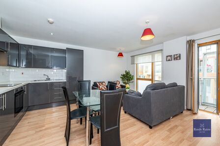 Crampton Street, 3 bedroom Flat to rent, &pound;3,750 pcm