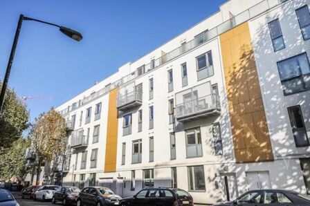 Crampton Street, 2 bedroom Flat to rent, &pound;2,250 pcm