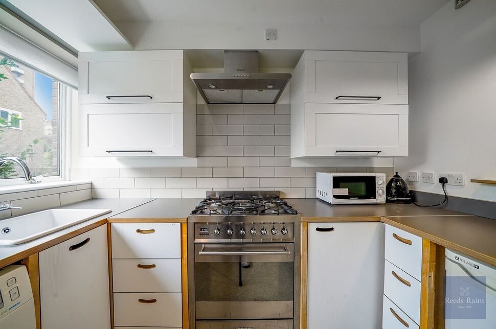 Main image of 3 bedroom Mid Terrace House to rent, Ambergate Street, London, SE17