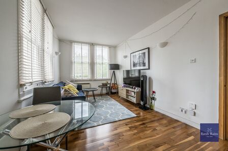 West Smithfield, 1 bedroom  Flat to rent, £2,300 pcm