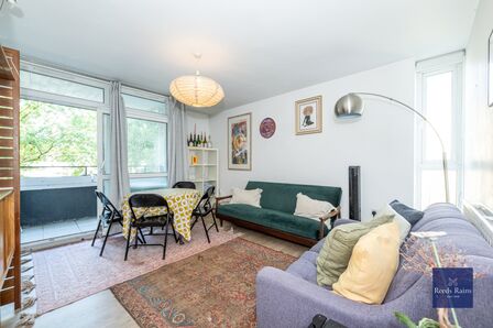 Matheson Lang Gardens, 2 bedroom Flat to rent, &pound;2,750 pcm