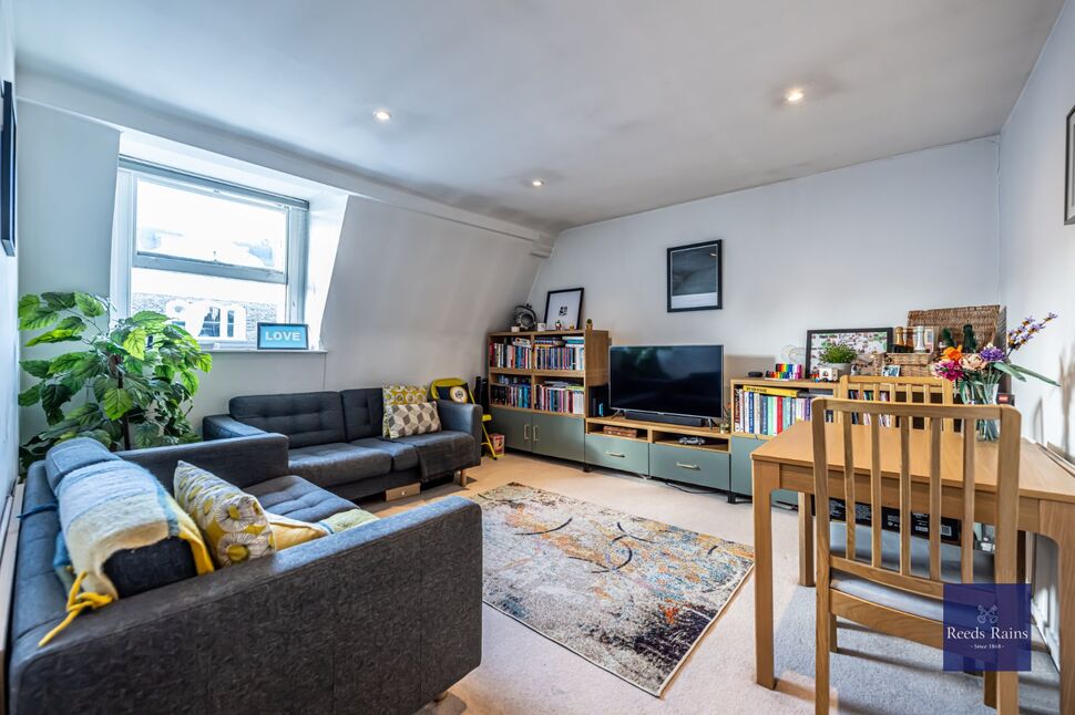 Main image of 1 bedroom Flat to rent, Louvaine Road, London, SW11