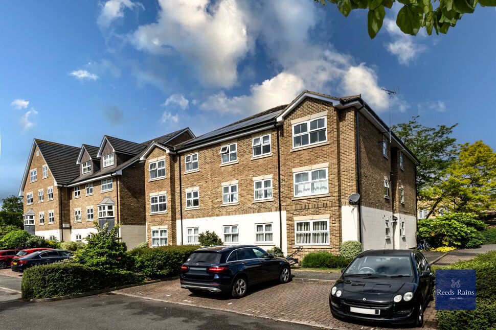 Main image of 2 bedroom Flat for sale, Turner Close, London, SW9