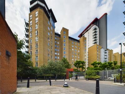 Hutchings Street, 2 bedroom  Flat for sale, £475,000