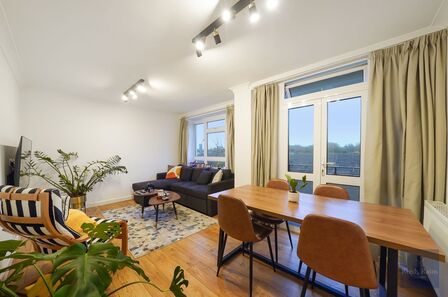Howland Estate, 1 bedroom  Flat for sale, £350,000