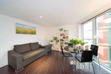 Salamanca Place, 1 bedroom  Flat for sale, £425,000