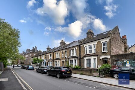 4 bedroom End Terrace House for sale