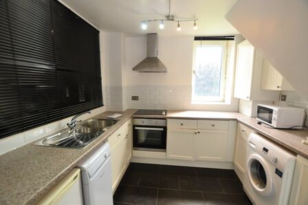 Rolls Road, 3 bedroom  Flat for sale, £350,000