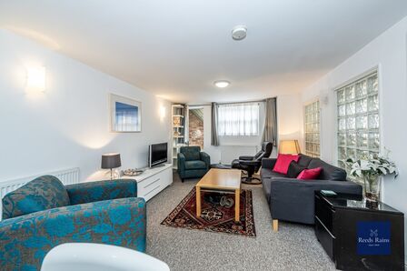 2 bedroom  Flat for sale