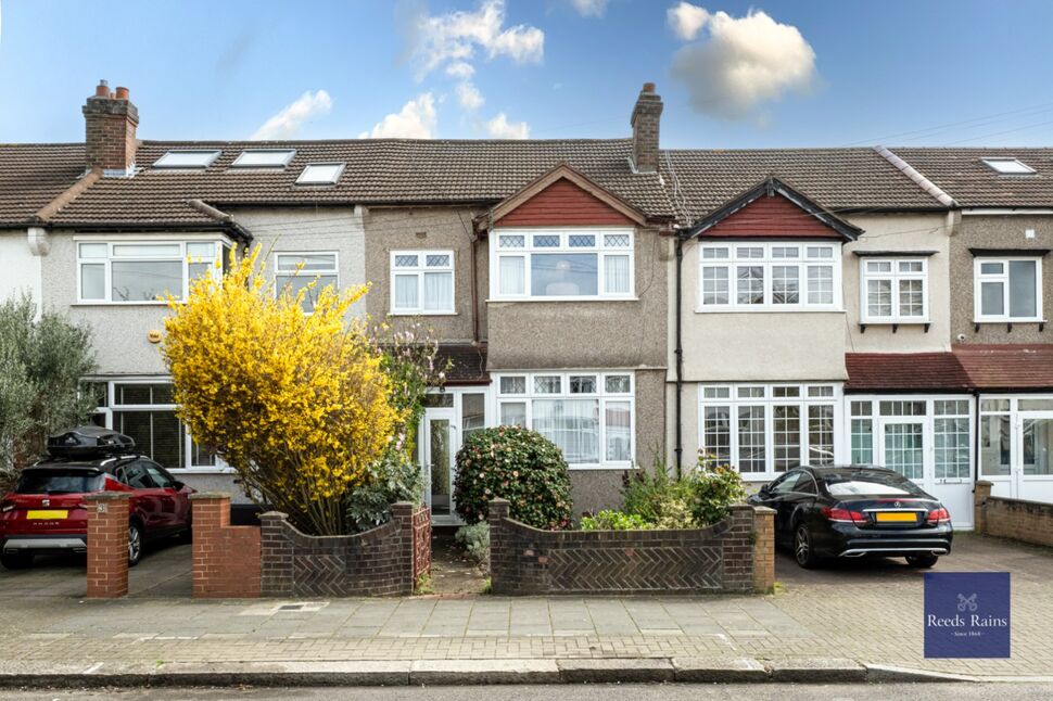 Main image of 3 bedroom Mid Terrace House for sale, Bodiam Road, London, SW16