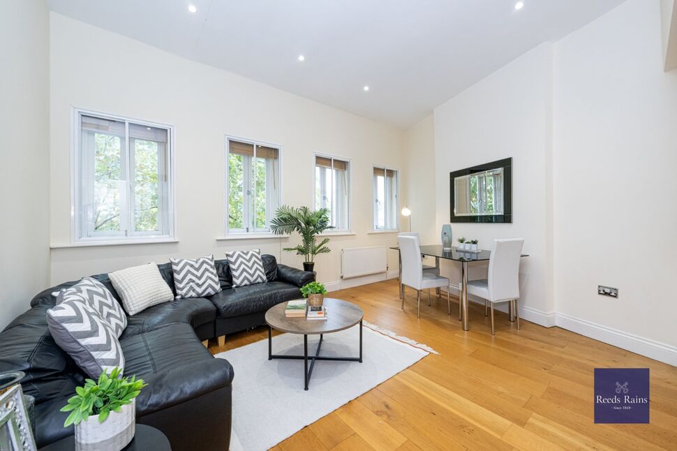 Main image of 2 bedroom  Flat for sale, McAuley Close, London, SE1