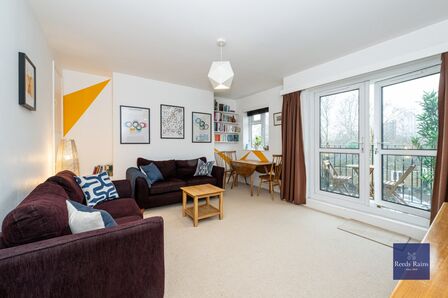 2 bedroom End Terrace Flat for sale