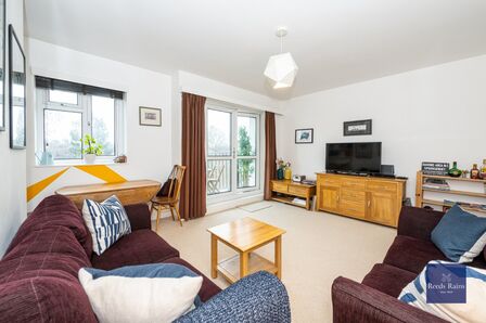 2 bedroom End Terrace Flat for sale