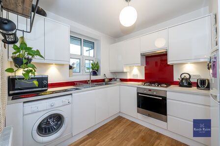 2 bedroom End Terrace Flat for sale