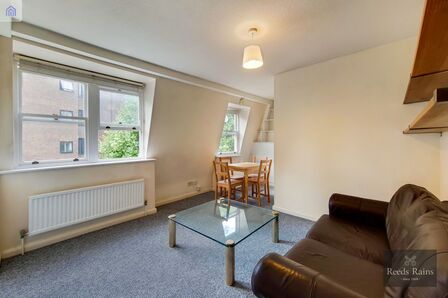 Kennington Road, 1 bedroom  Flat for sale, £350,000